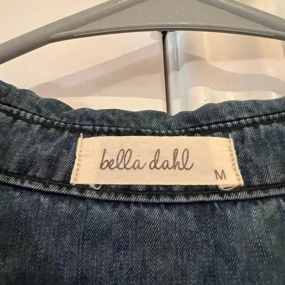 Bella Dahl 3/4 Sleeve Tencel Chambray button-down Size Medium Roll Cuff Sleeves - Picture 2 of 5